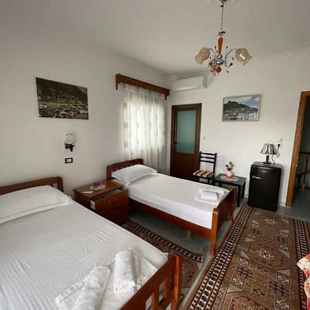 Guest House Xhuljon Berat Exterior foto