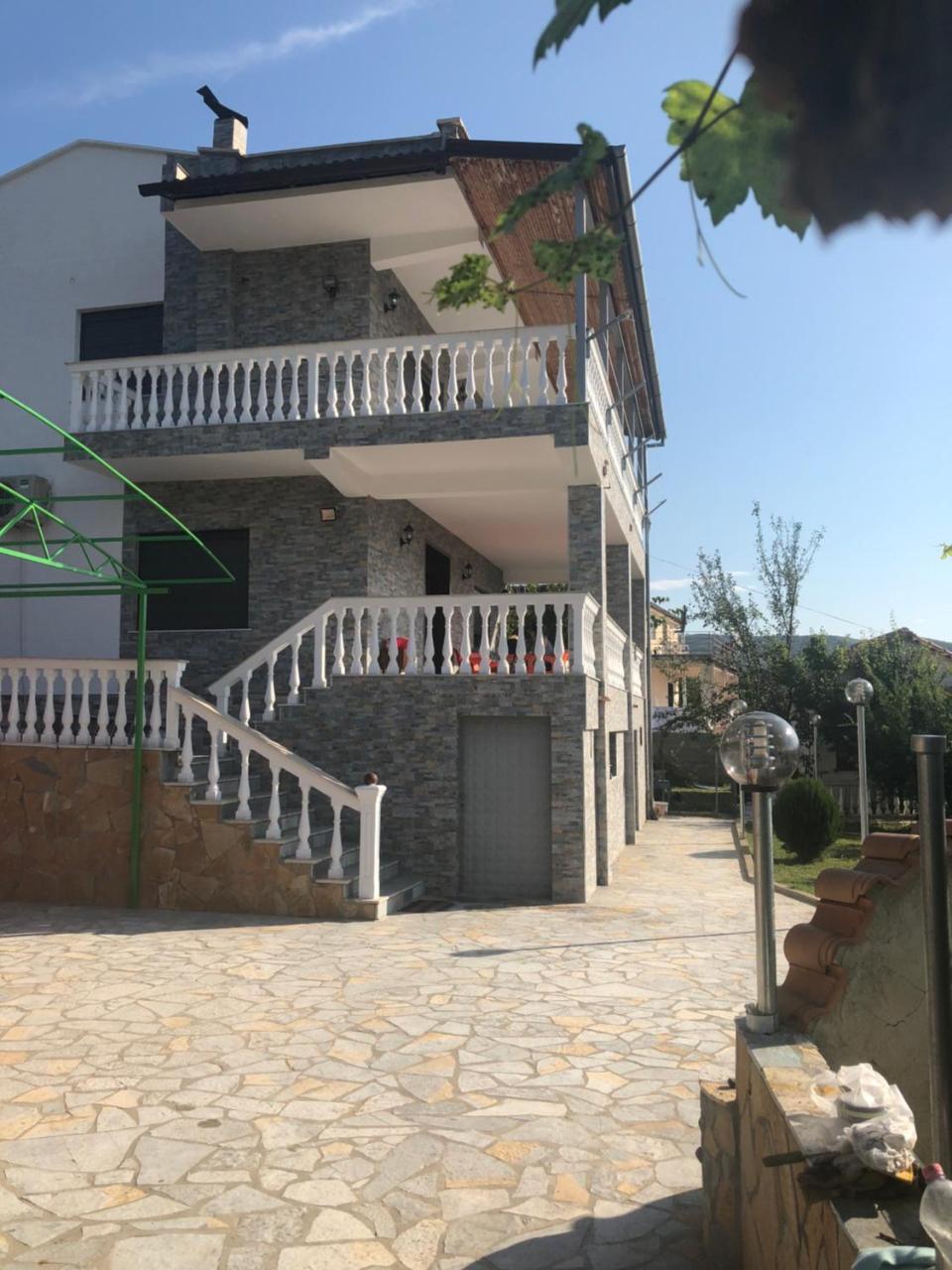Guest House Xhuljon Berat Exterior foto